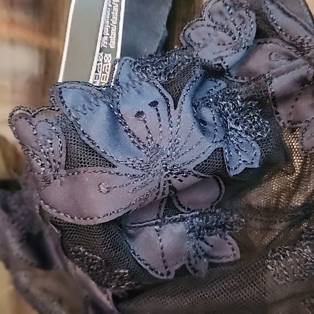 Victoria's Secret Midnight Black Lace Bra 38C Nwt - Picture 2 of 6